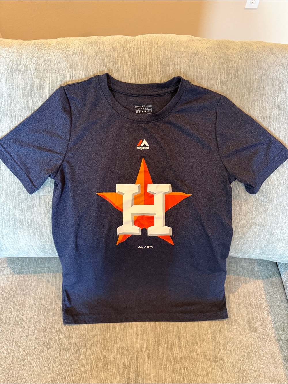 Astros dry fit t- shirt in Small/8. Worn only once or twice! Like new!